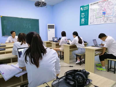 松鼠教育信息咨詢 精準(zhǔn)定位，點亮教育前行的燈塔